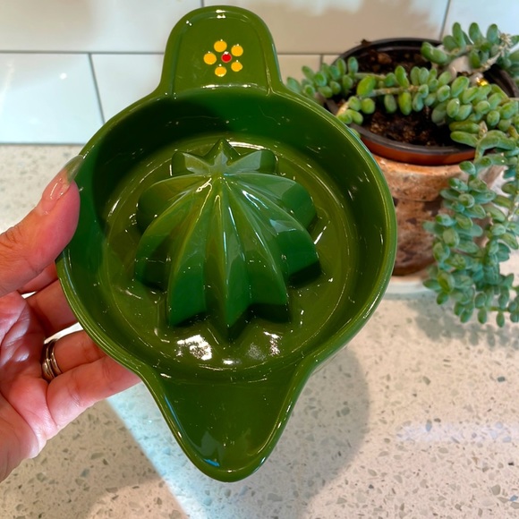 ***SOLD***Green Ceramic Juicer with Yellow Flowers - Picture 7 of 9